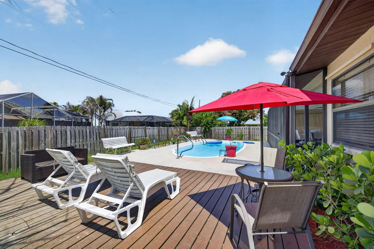 33-web-or-mls-3A5A6539 at 437 SE Nome Drive, Port St. Lucie