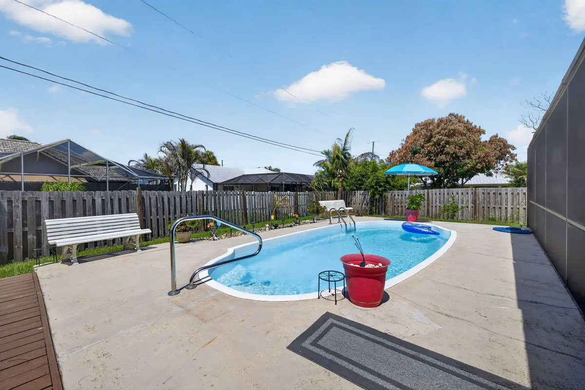32-web-or-mls-3A5A6569 at 437 SE Nome Drive, Port St. Lucie