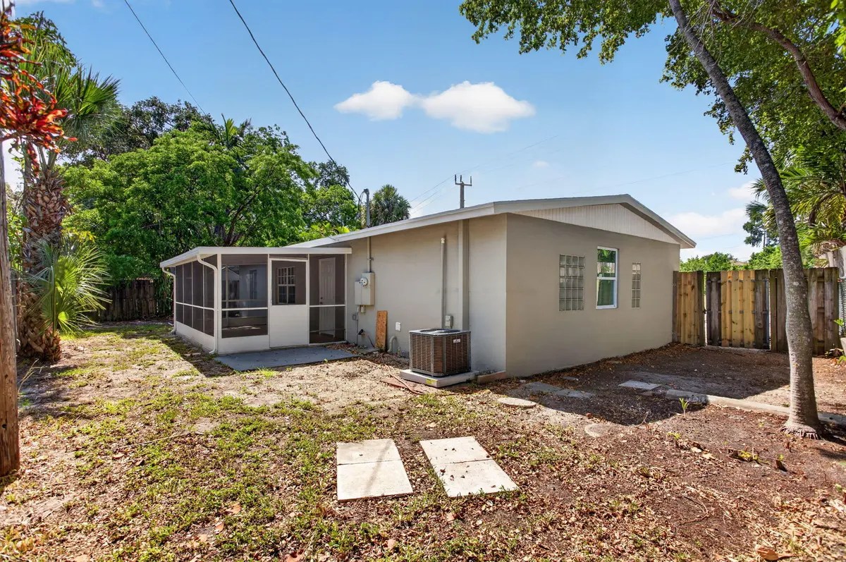 6-web-or-mls-317-5864 at 317 SW 19th Street, Fort Lauderdale
