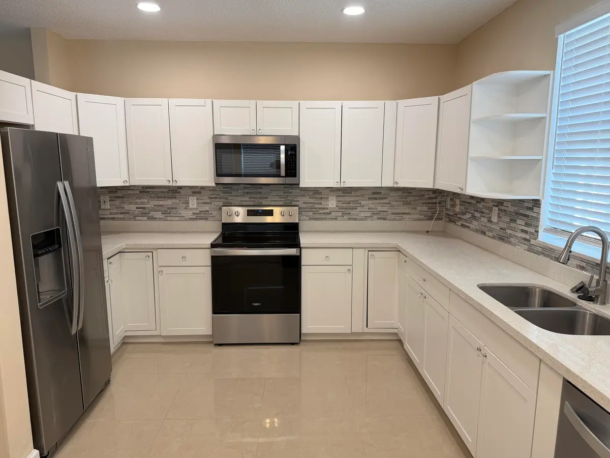 Kitchen at 940 Doveplum Court, Hollywood