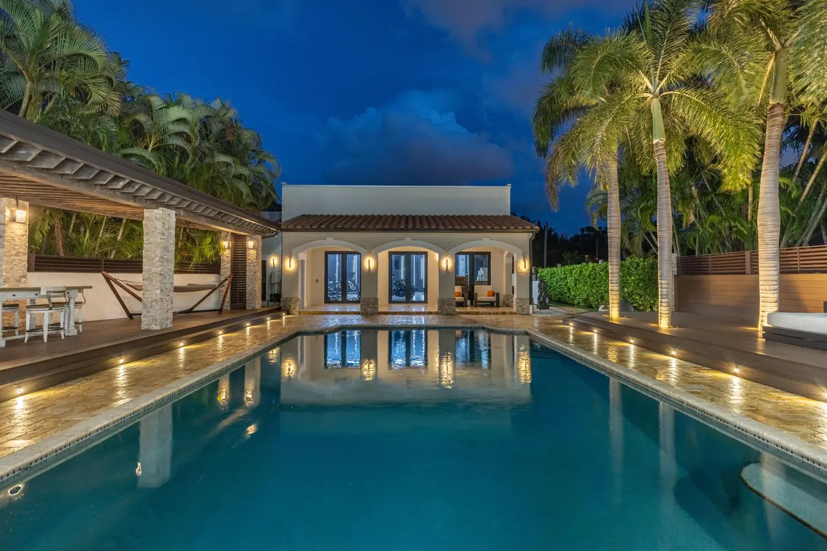 290 NW 6th Street, Boca Raton at 290 NW 6th Street, Boca Raton