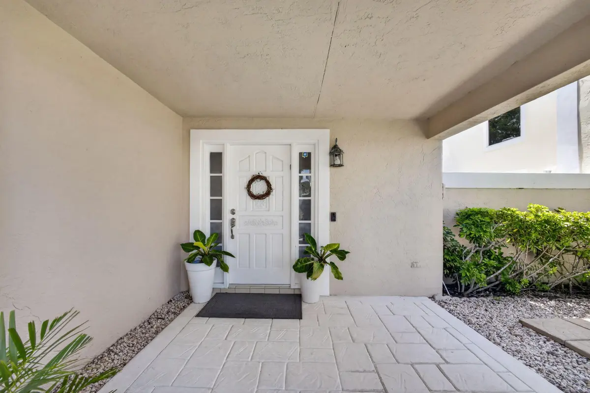 7-web-or-mls-5D1A9437 at 33 Selby Lane, Palm Beach Gardens
