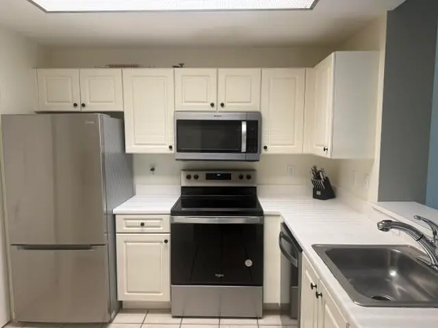 IMG_3804 at 2804 Sarento Place 107, Palm Beach Gardens