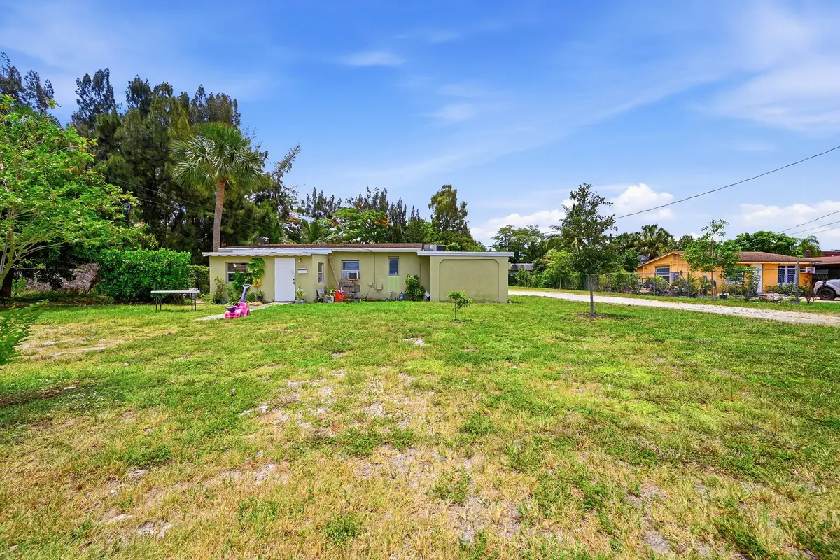 01_stl_0489 at 700 SW 8th Street, Pompano Beach