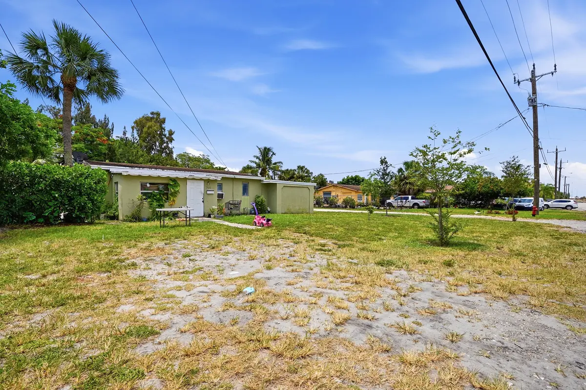 03_stl_0494 at 700 SW 8th Street, Pompano Beach