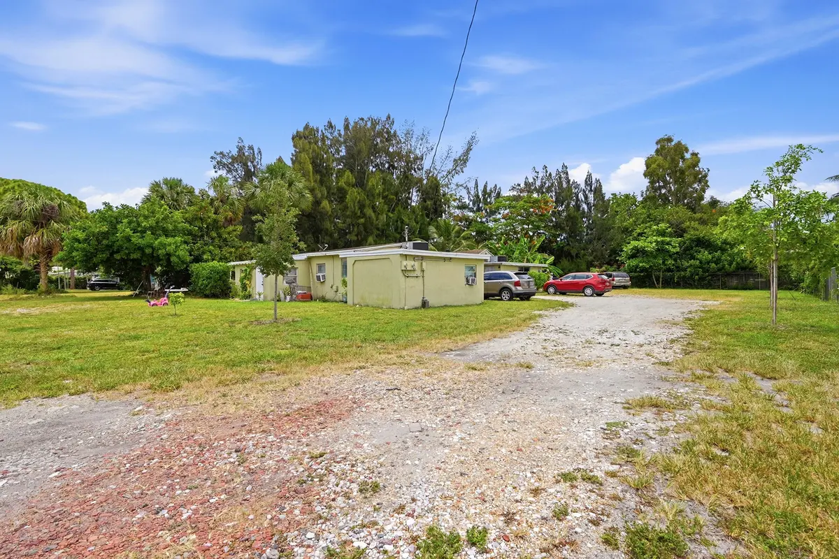 04_stl_0499 at 700 SW 8th Street, Pompano Beach