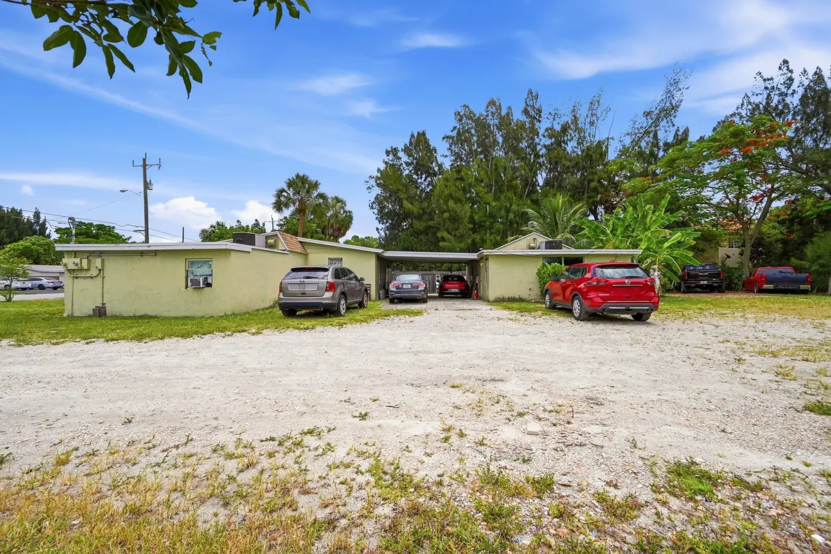 30_stl_0504 at 700 SW 8th Street, Pompano Beach