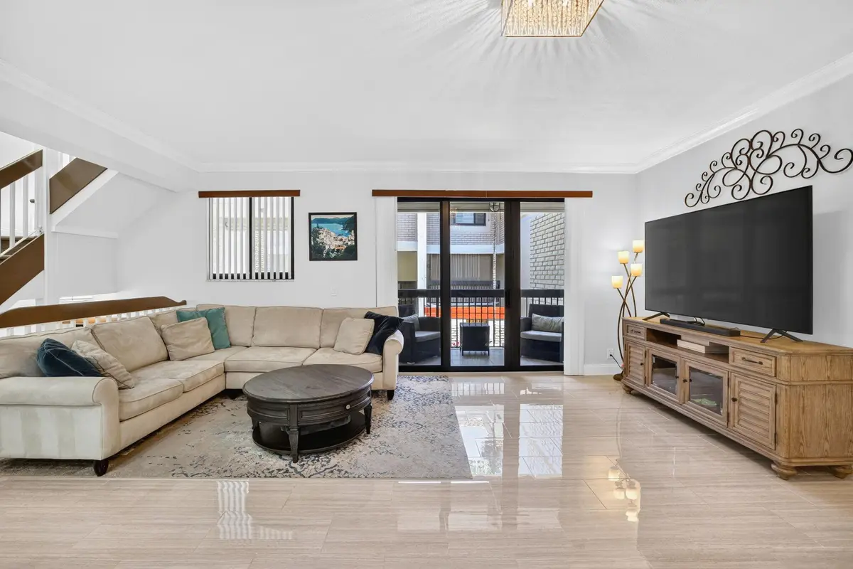 14-web-or-mls-699A3410 at 1401 NE 9th Street 10, Fort Lauderdale