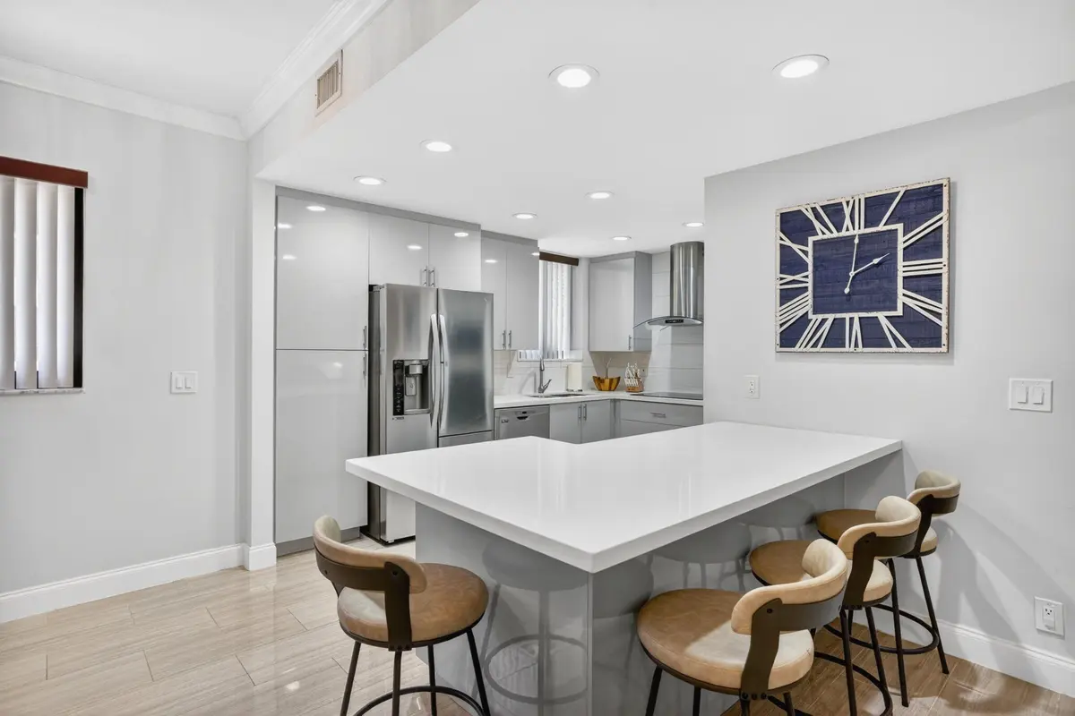 26-web-or-mls-699A3355 at 1401 NE 9th Street 10, Fort Lauderdale