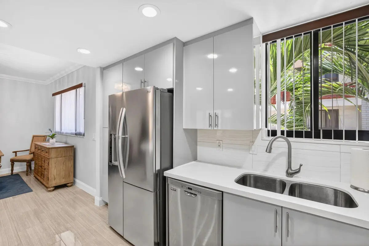 32-web-or-mls-699A3386 at 1401 NE 9th Street 10, Fort Lauderdale
