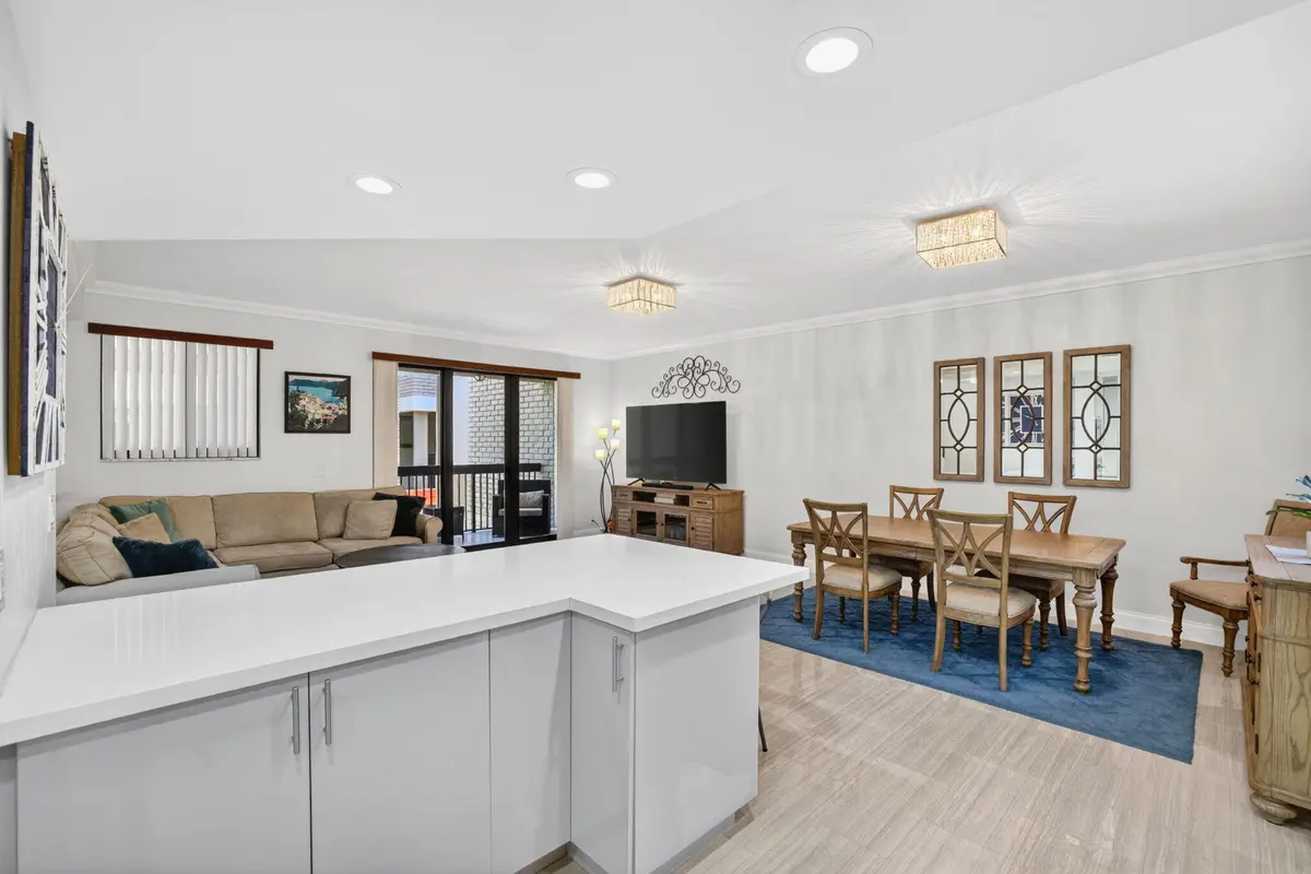 34-web-or-mls-699A3685 at 1401 NE 9th Street 10, Fort Lauderdale