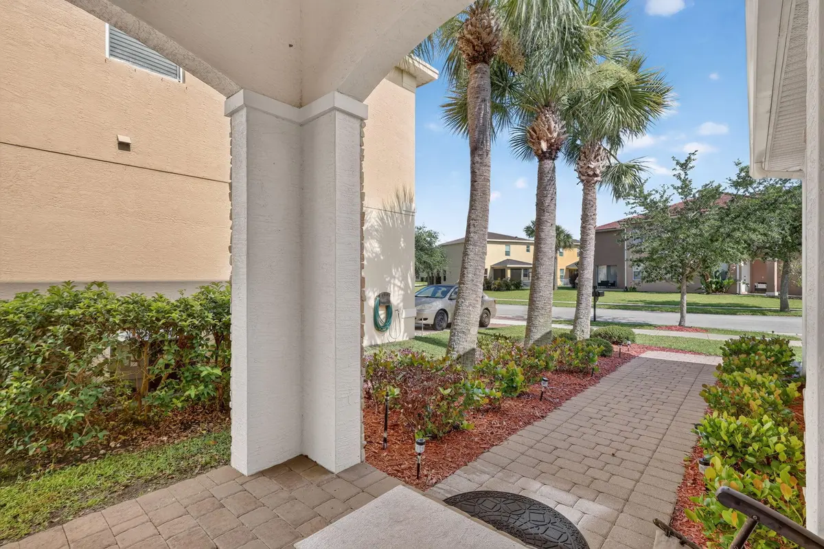 5-web-or-mls-7R7A8690 at 2415 NW Padova Street, Port St. Lucie