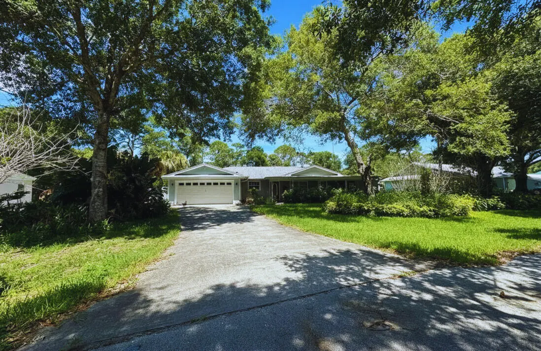 Front View at 2725 47th Avenue, Vero Beach