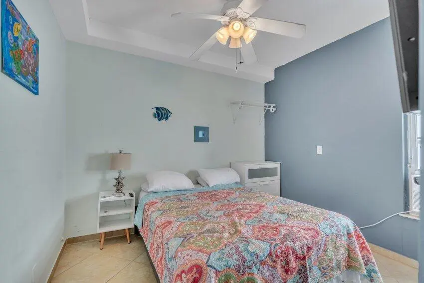 b3075de86d18d7ea9ed9631cc40fdc4f at 324 Indiana Street 3, Hollywood