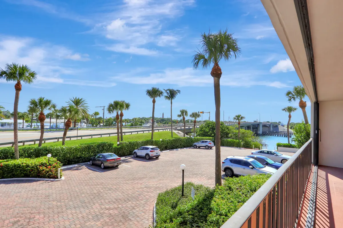 05_Image_5_mls at 225 Beach Road 204, Tequesta