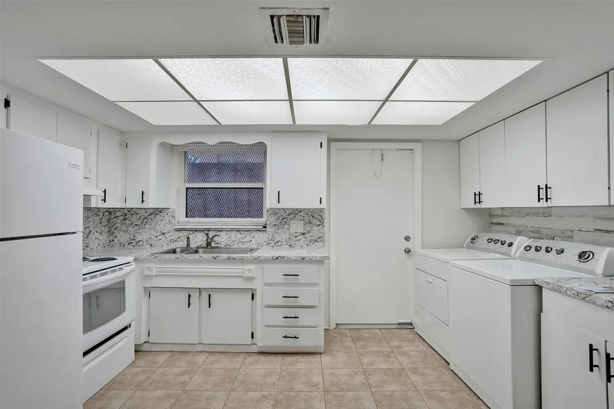 Photo 4 at 4240 NW 21st Avenue 2, Oakland Park