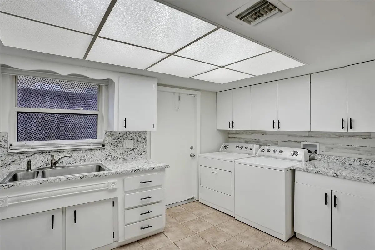 Photo 5 at 4240 NW 21st Avenue 2, Oakland Park
