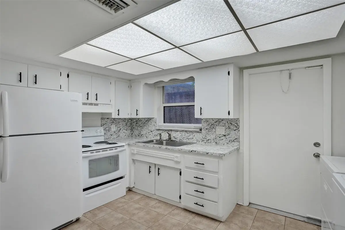 Photo 8 at 4240 NW 21st Avenue 2, Oakland Park