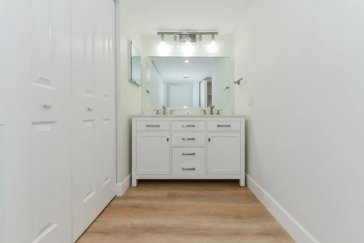 Main Vanity at 1605 S Us Highway 1 M1-403, Jupiter