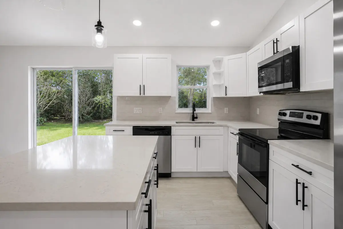 C012A402-59B4-4285-B634-F26F5806A7FC at 673 Cavern Terrace, Sebastian