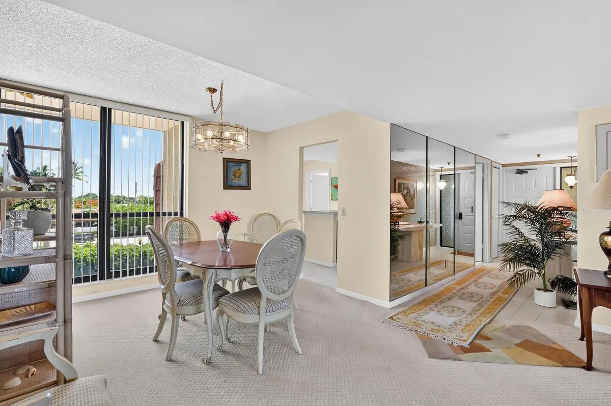 03 Dining area 01 at 5188 Woodland Lakes Drive 332, Palm Beach Gardens