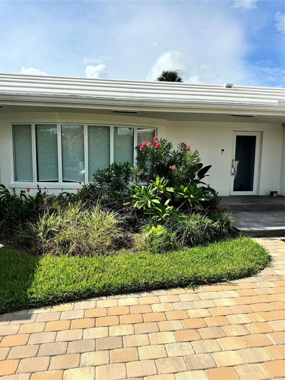 Large circular driveway at 2020 Coral Reef Drive N/a, Lauderdale-By-The-Sea