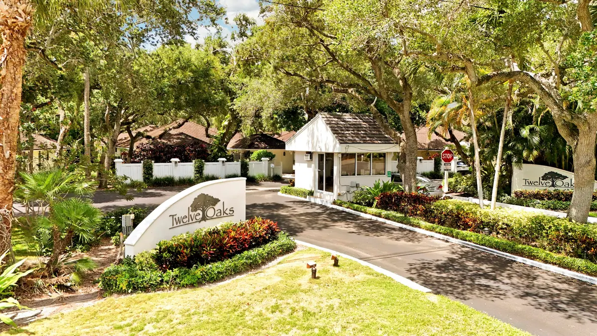 Guard Gated Entry at 11370 Twelve Oaks Way 416, North Palm Beach