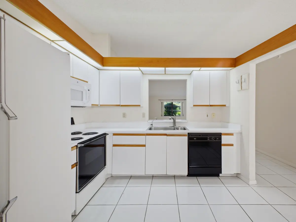 Kitchen 2 at 6200 Kings Gate Circle, Delray Beach