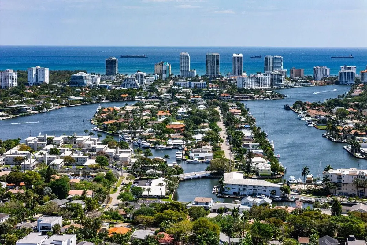 Photo 4 at 615 & 617 NE 9th Avenue, Fort Lauderdale