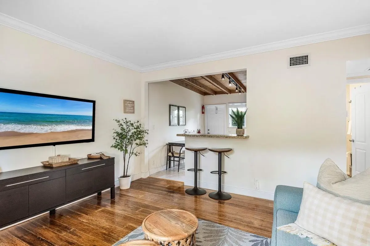 Photo 8 at 615 & 617 NE 9th Avenue, Fort Lauderdale