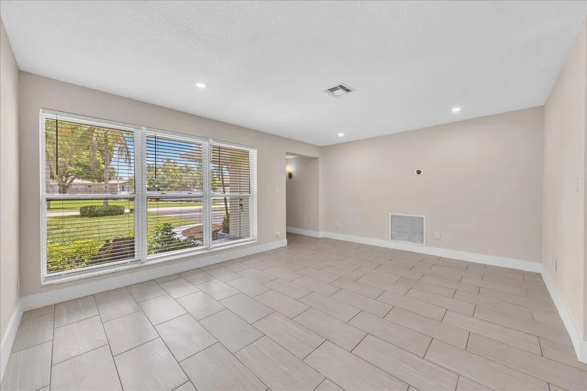 09-306A6344 at 611 N Highland Drive, Hollywood