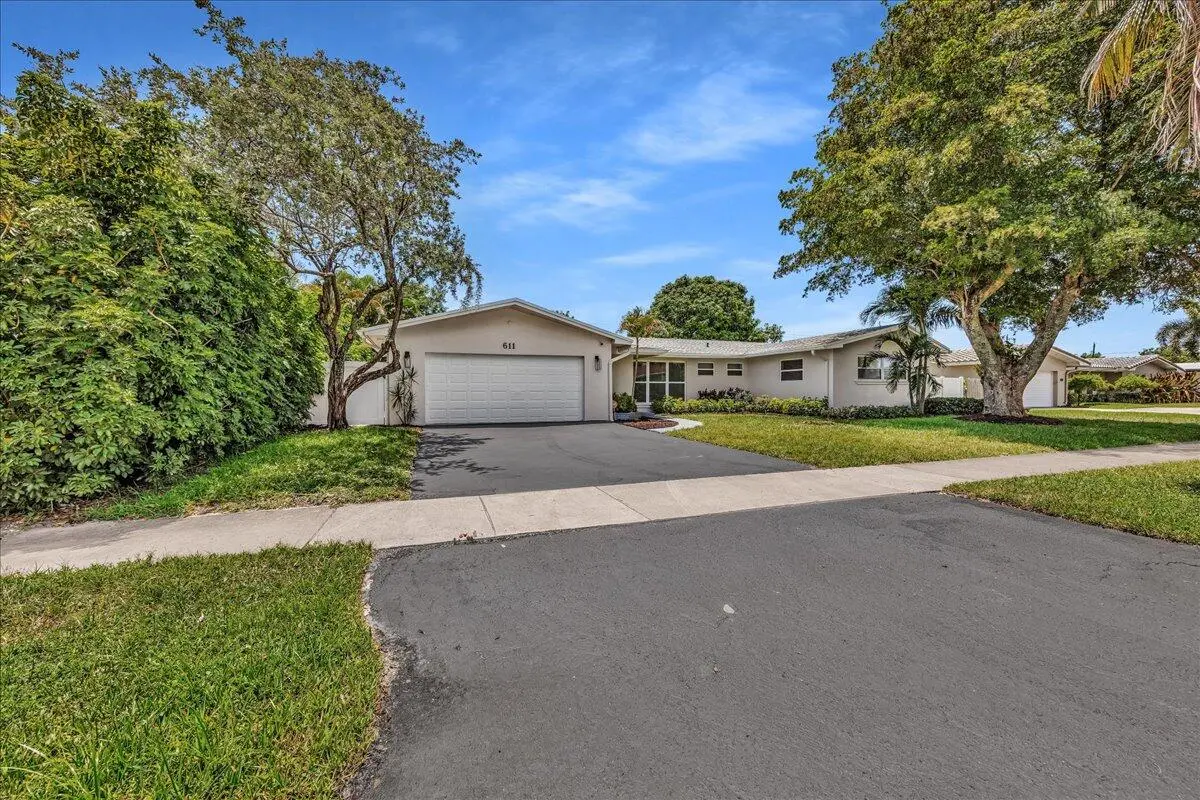 03-306A6314 at 611 N Highland Drive, Hollywood