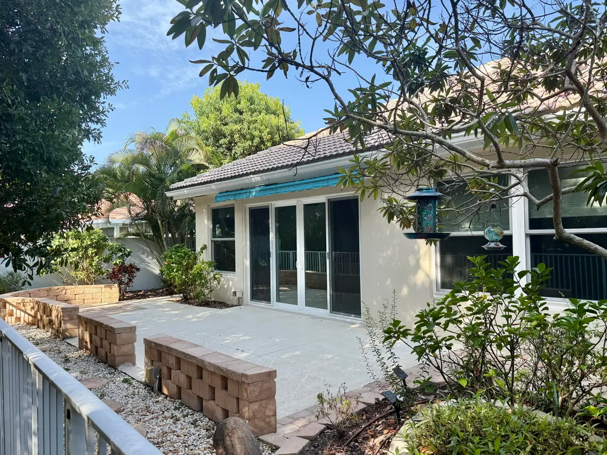 Patio with Retractable Awning at 198 Hampton Circle, Jupiter