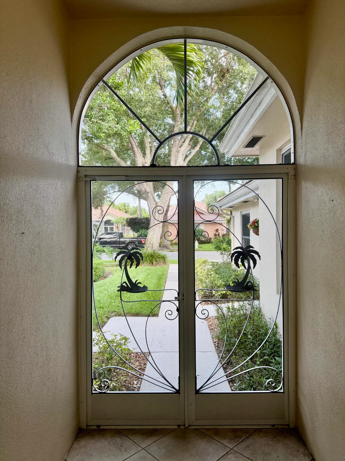 Screened Front Entry at 198 Hampton Circle, Jupiter
