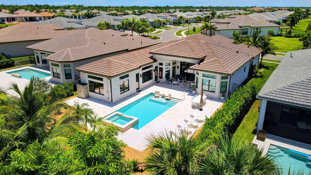 Vertical Pool with 6 seat Hottub at 11158 Glen Orchard Lane, Boynton Beach