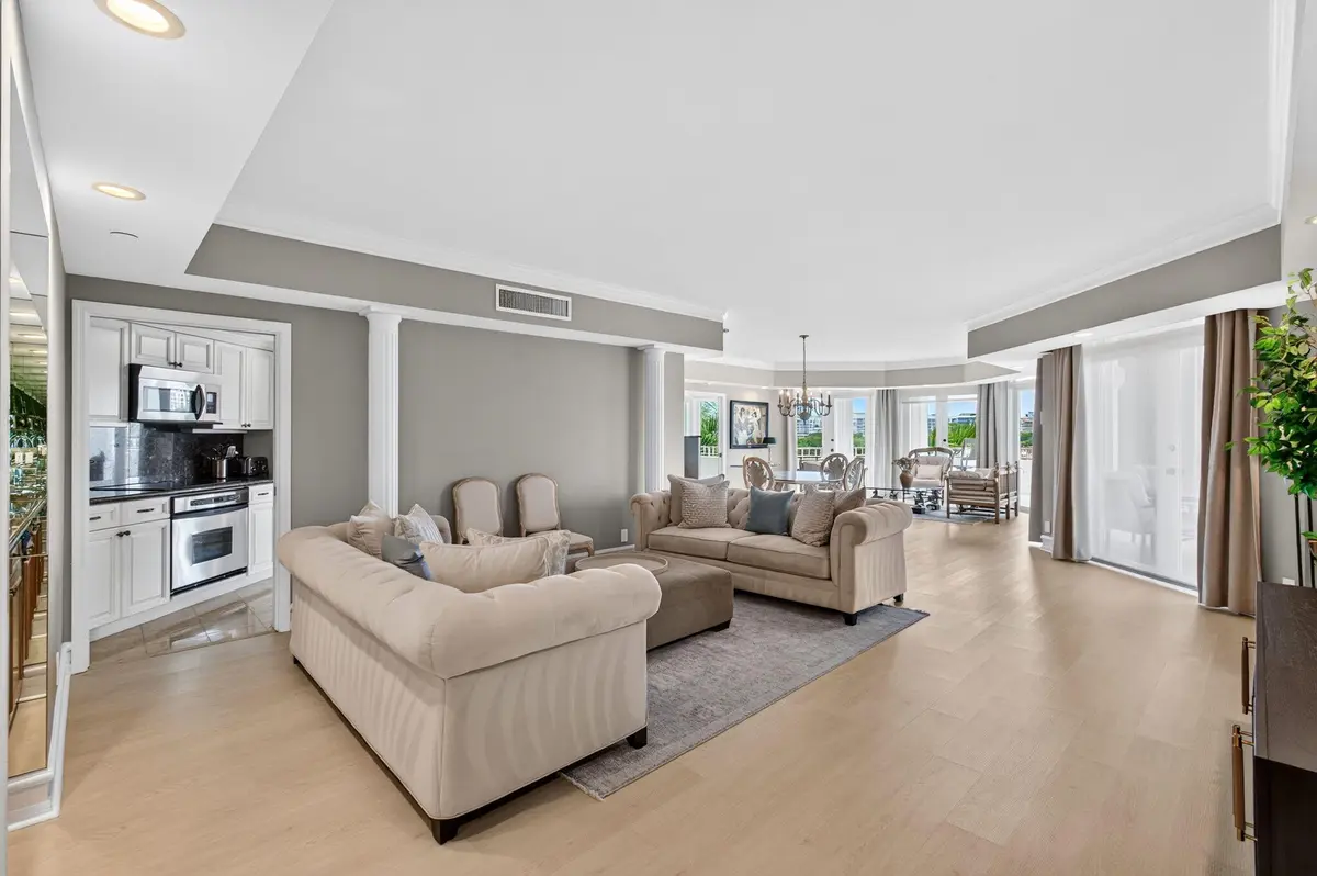 Luxury Vinyl Throughout at 300 SE 5th Avenue 6160, Boca Raton