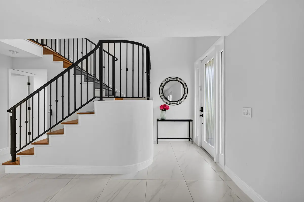 Foyer at 6188 Celadon Circle, Palm Beach Gardens