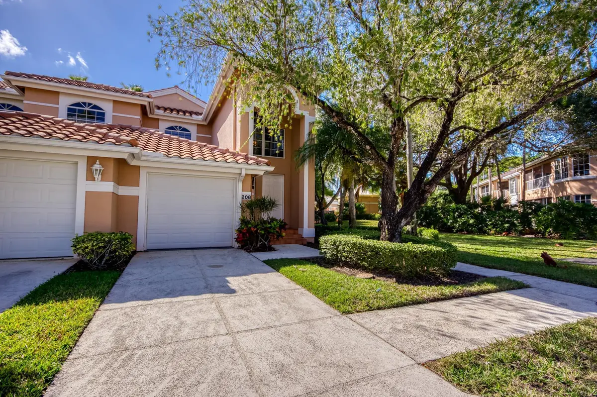 IMG-1 at 208 Legendary Circle, Palm Beach Gardens