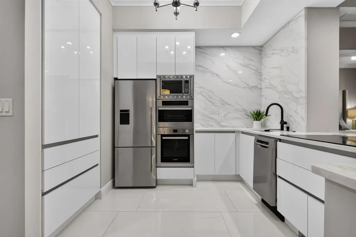 Modern Spacious Cabinets at 701 S Olive Avenue 1205, West Palm Beach