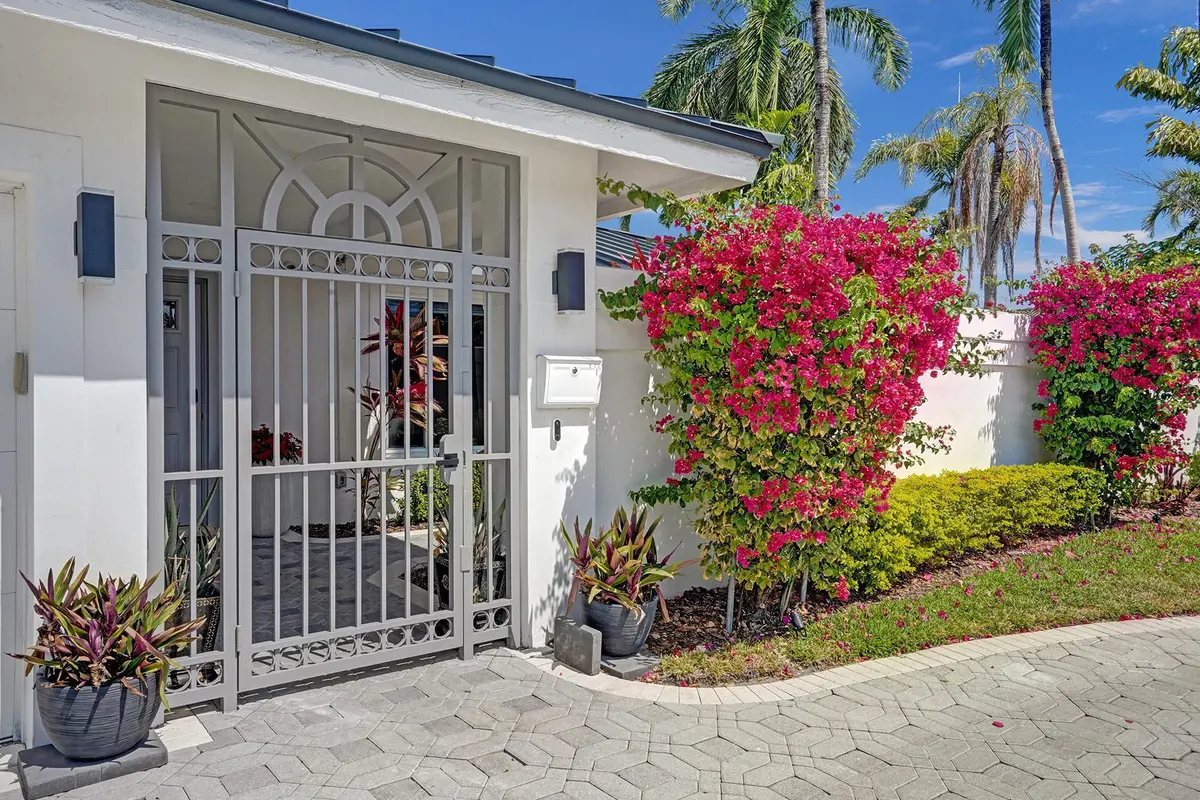 09-ROY07700 at 201 SE 11th Street, Pompano Beach