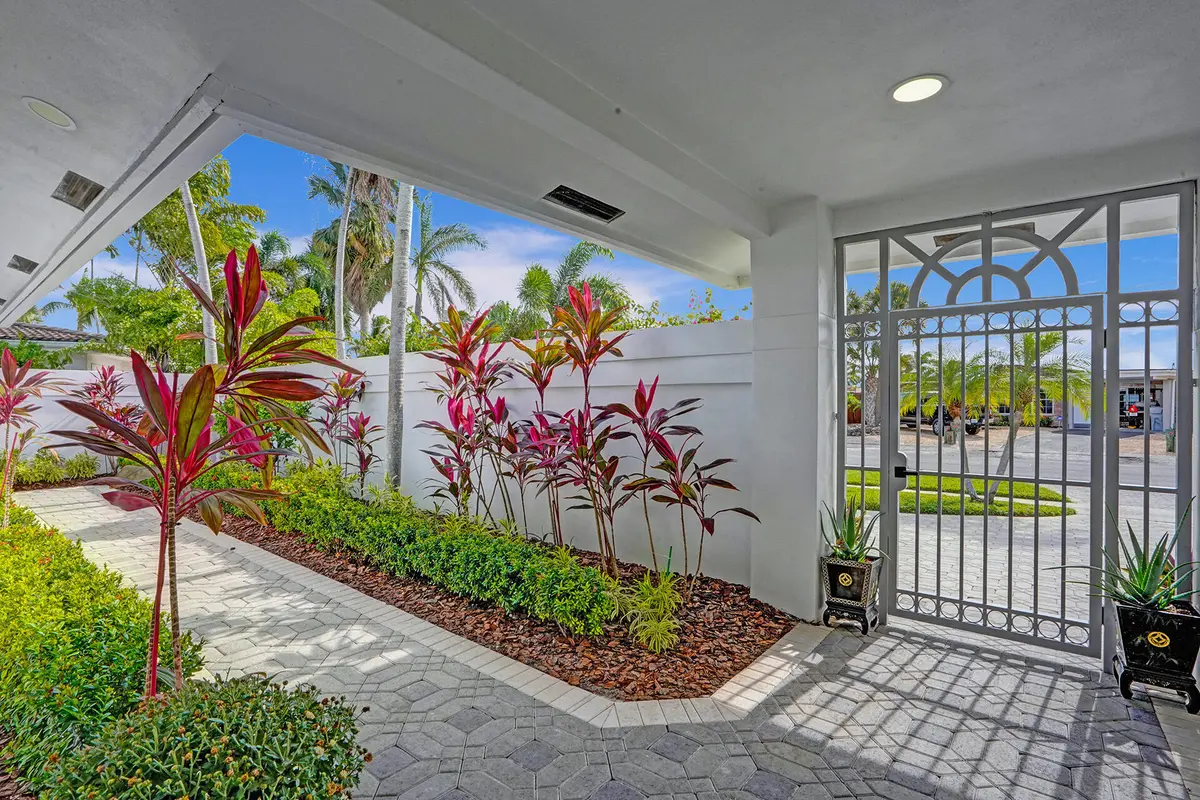 01-ROY09720 at 201 SE 11th Street, Pompano Beach