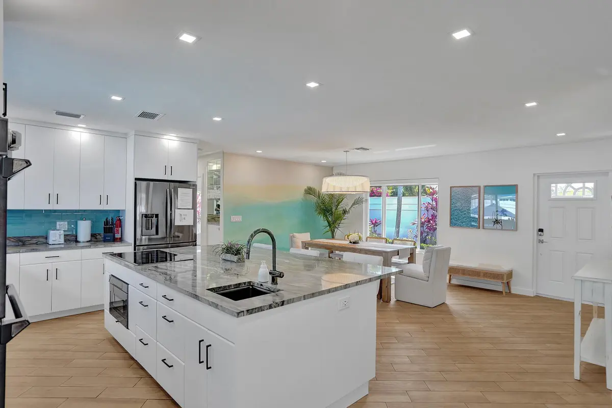 24-ROY07436 at 201 SE 11th Street, Pompano Beach