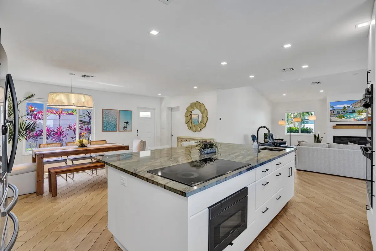 30-ROY07463 at 201 SE 11th Street, Pompano Beach