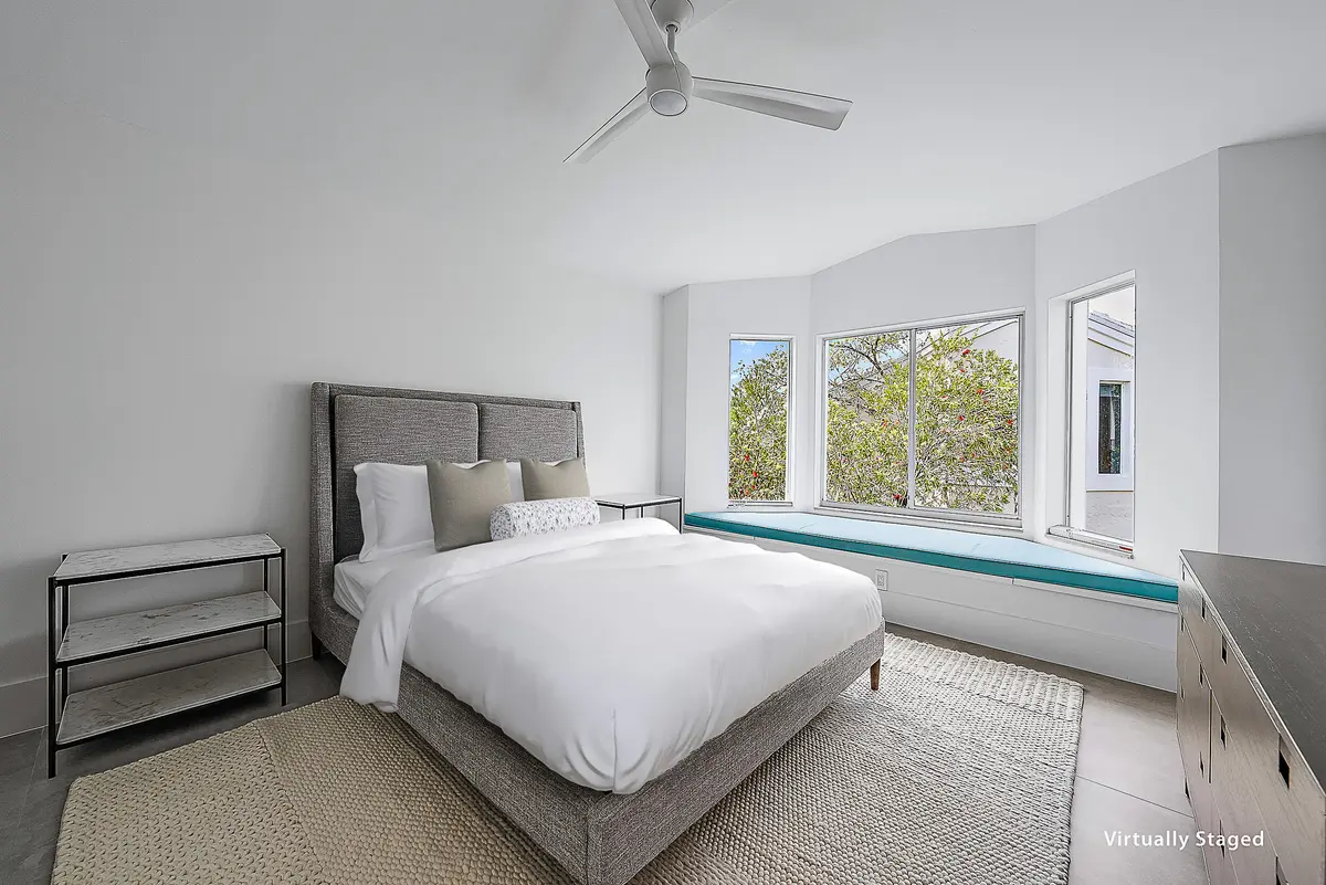 Guest Bedroom at 802 Captains Way, Jupiter