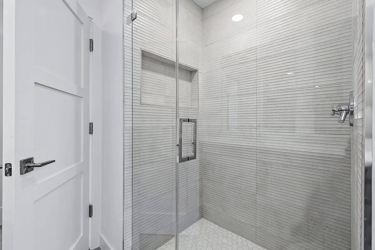 Guest Bath at 802 Captains Way, Jupiter