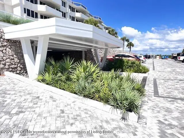 Parking at 2773 S Ocean Boulevard 414, Palm Beach