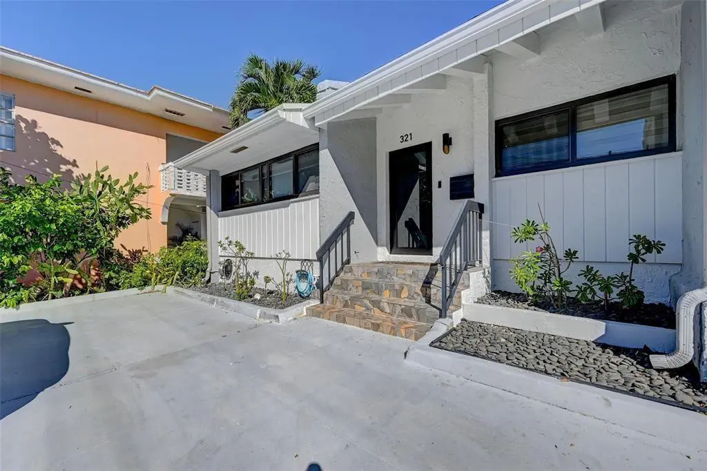 Photo 1 at 321 Jackson Street 5, Hollywood