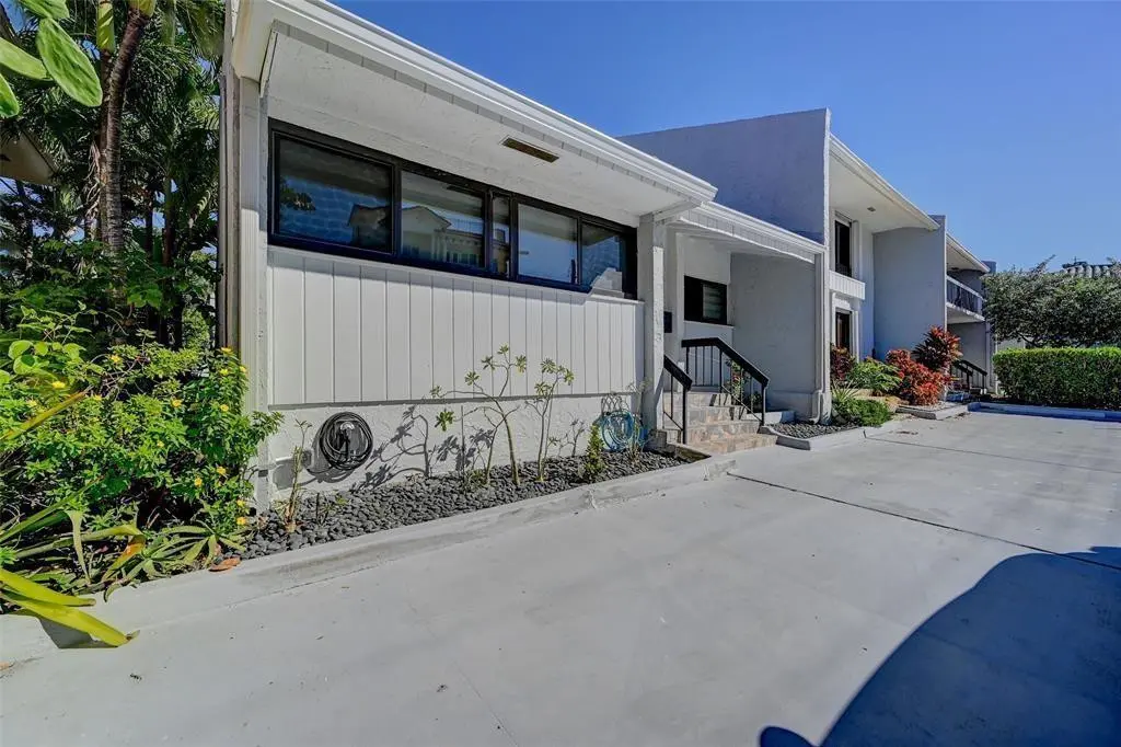 Photo 2 at 321 Jackson Street 5, Hollywood