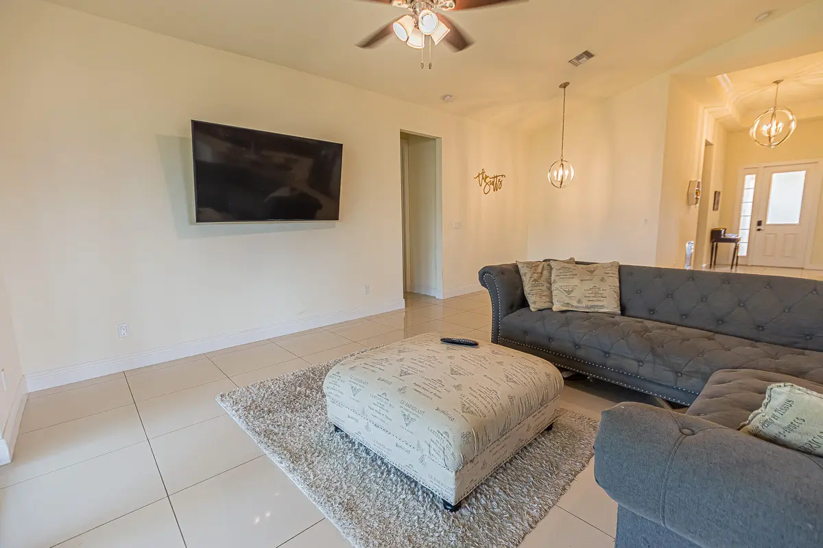DSC_8945-HDR at 930 SW Versailles Avenue, Port St. Lucie