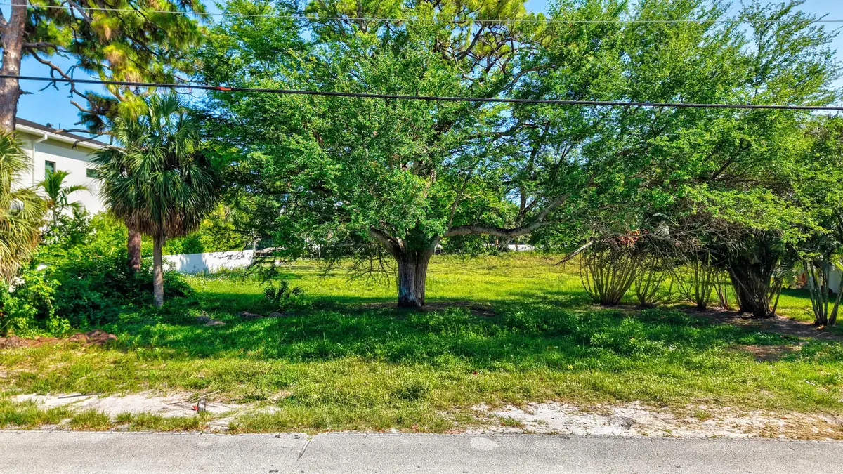 Front at 442 E Royal Palm Road, Boca Raton
